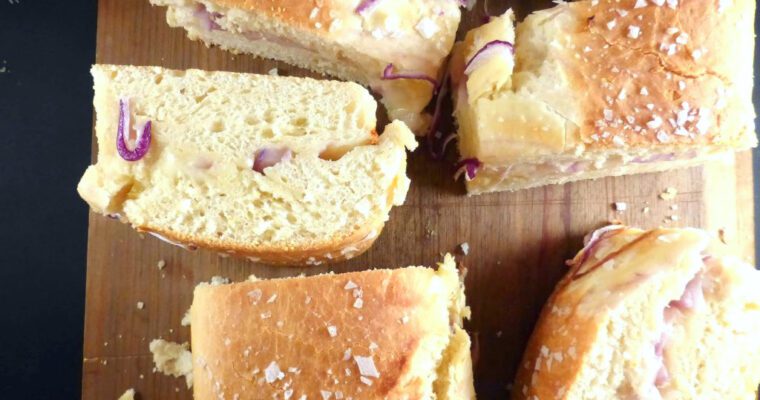 Mozzarella Spelt Bread with Red Onion