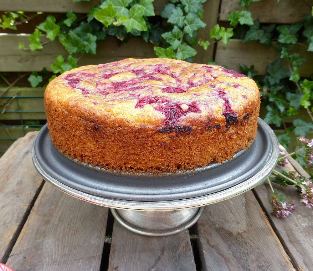 Wholemeal spelt cake with raspberries — Oatmeal Stories