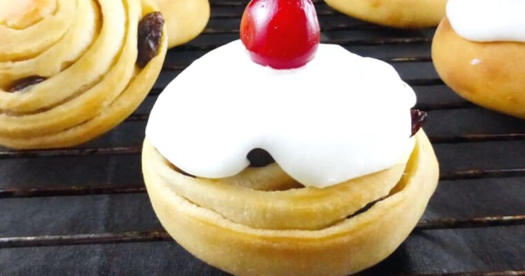 Homemade Spelt Belgian Buns with Lemon Icing