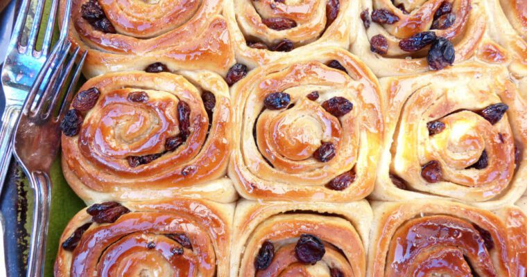 Easter Hot Cross Bun Spelt Rolls (when Cinnamon Rolls meet Hot Cross Buns)