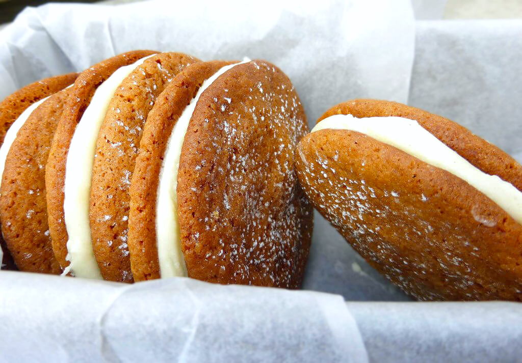 picture of ginger cookies with a lemon filling